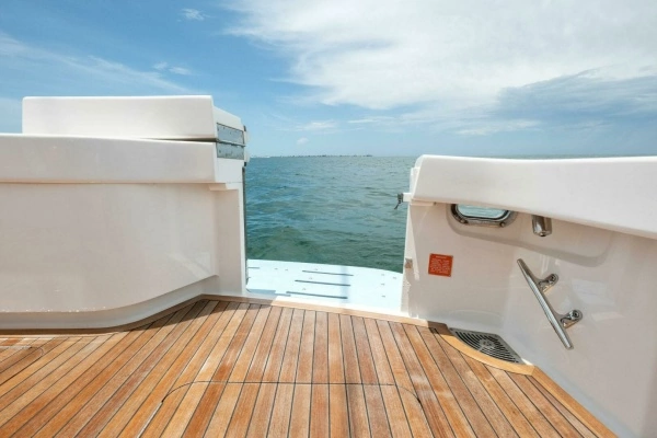 2015 Viking 52
