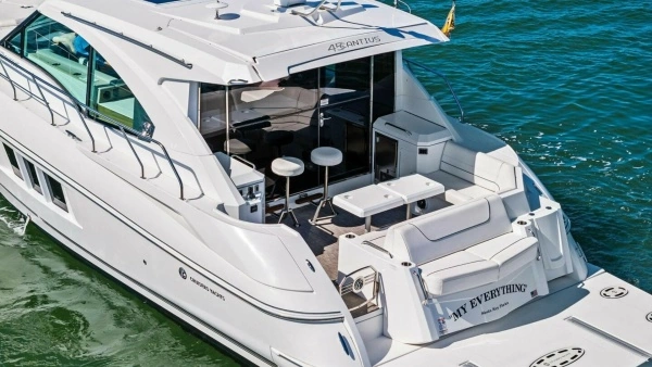 2019 Cruisers Yachts 45