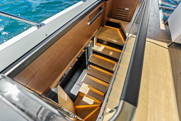 Fantasy Girl 75ft Absolute Yacht For Sale