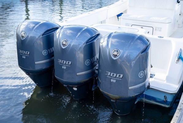 Invincible 36 - Triple Yamaha Engines