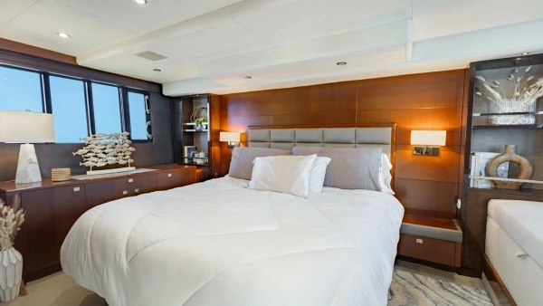 2011 Princess 64