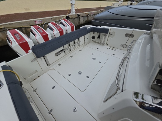 BFT 42ft Boston Whaler Yacht For Sale