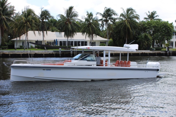 Axopar 37 - Exterior Profile