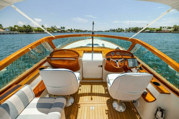Tira Bella 30ft Hinckley Yacht For Sale