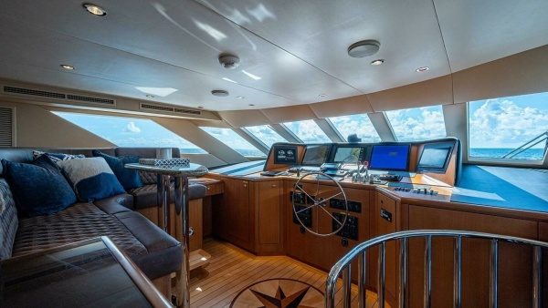 Magnum Ride 100ft Hatteras Yacht For Sale