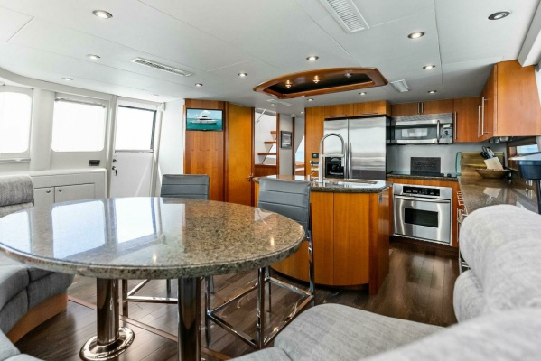 Voyager 84ft Lazzara Yachts Yacht For Sale