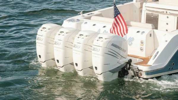 2018 Boston Whaler 42