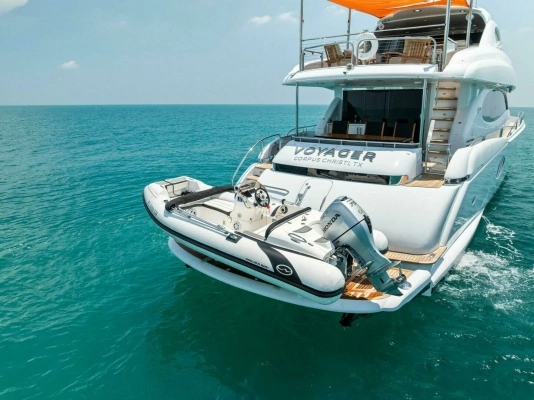 2006 Lazzara Yachts 84