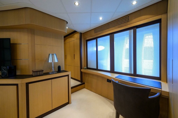 Miura 90ft Pershing Yacht For Sale