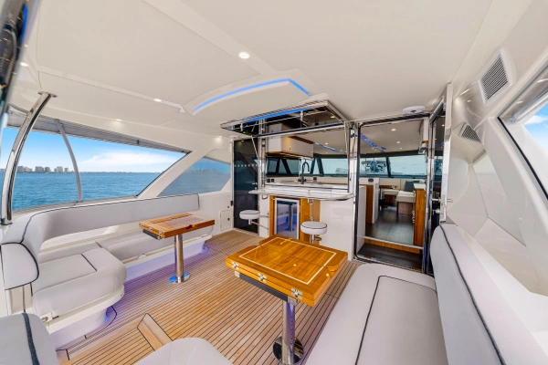 2025 Riviera 72
