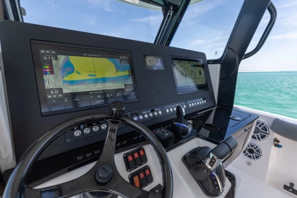 Everglades 365 CC Yacht For Sale