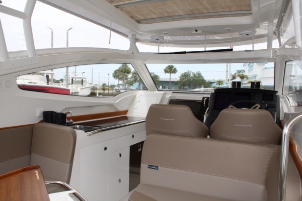 30ft Nimbus Yacht For Sale