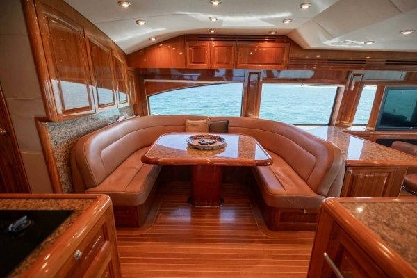 2005 Hatteras 68