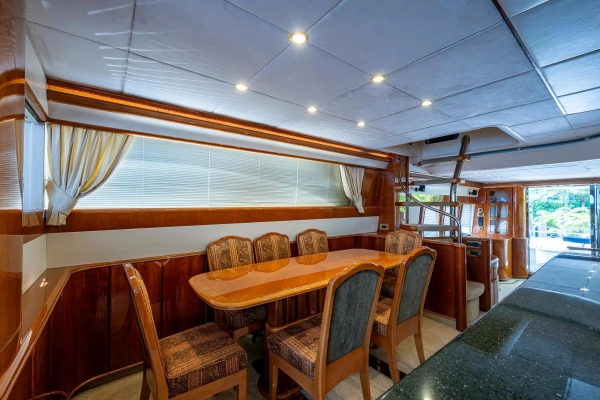 2000 Princess 72