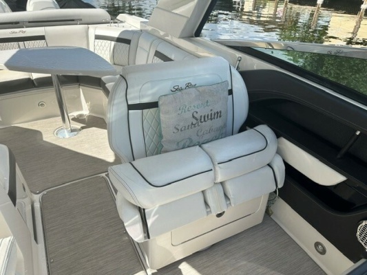 SALES THERAPY 31ft Sea Ray Yacht For Sale