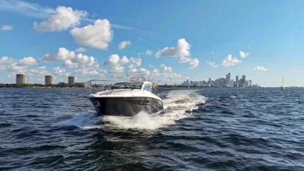 Pursuit 365i Sport Coupe Yacht For Sale