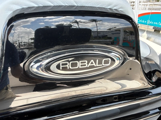 Robalo R360 Yacht For Sale