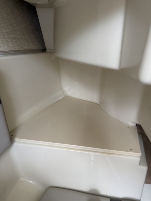 Cutwater 24 - Cabin Berth
