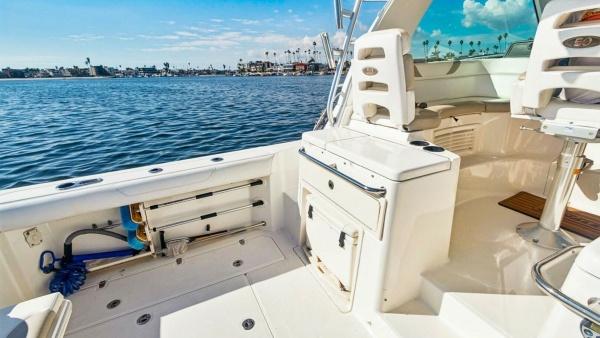 HAMMERHEAD II 34ft Boston Whaler Yacht For Sale
