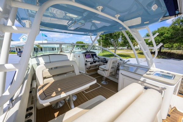 Boston Whaler 32 - Veronica