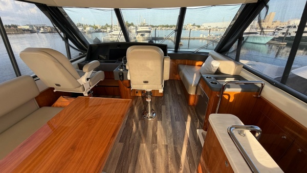 2021 Riviera 57 Enclosed Bridge 60ft Riviera Yacht For Sale