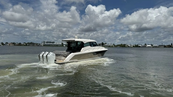 Tiara Yachts 48LE Yacht For Sale