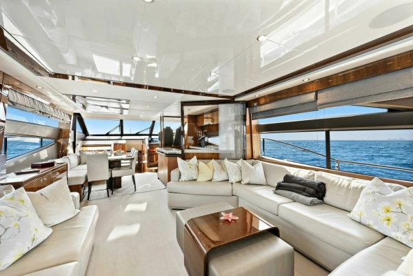 2015 Princess 72