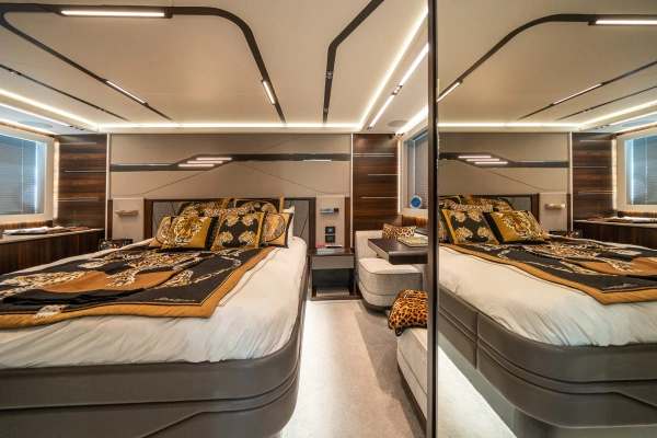 2022 Sunseeker 65