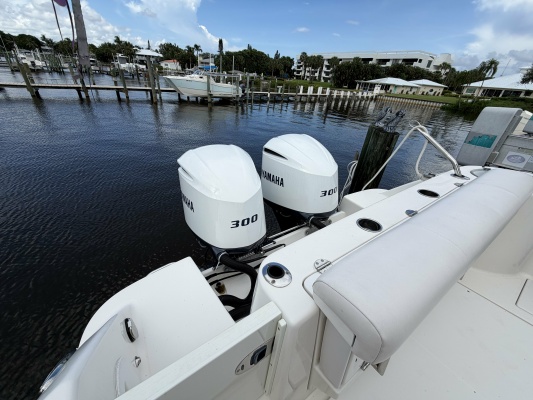 SEAQUEL 29ft Robalo Yacht For Sale