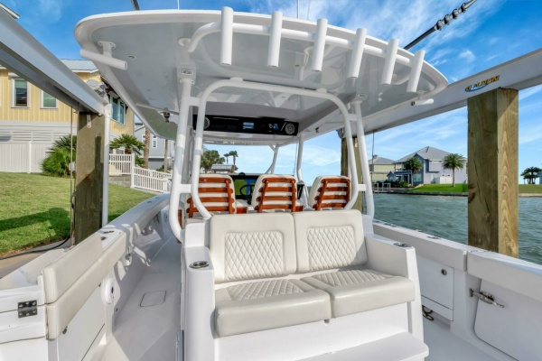 2023 Jupiter 43 Center Console 
