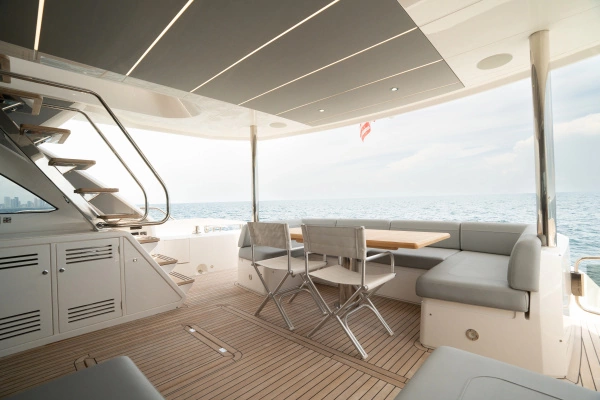 2025 Sunseeker 76