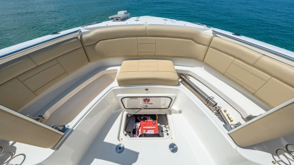 2019 Pursuit 32