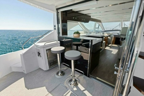 2023 Cruisers Yachts 60