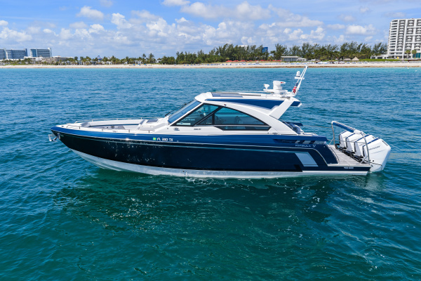 LADY CHAMPAGNE 2 40ft Formula Yacht For Sale