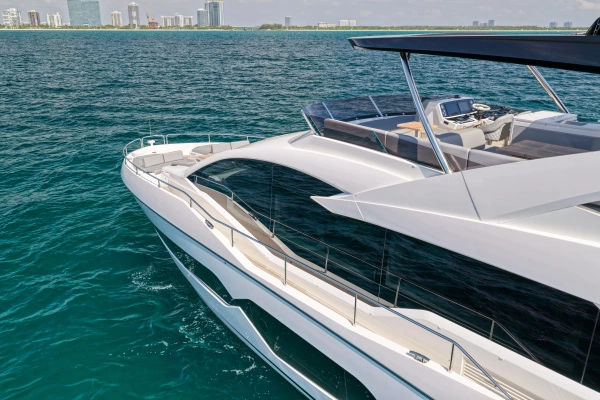 2025 Sunseeker 76