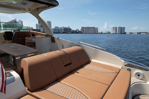 2022 Chris-Craft 35
