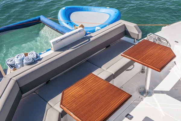 2023 Cruisers Yachts 42