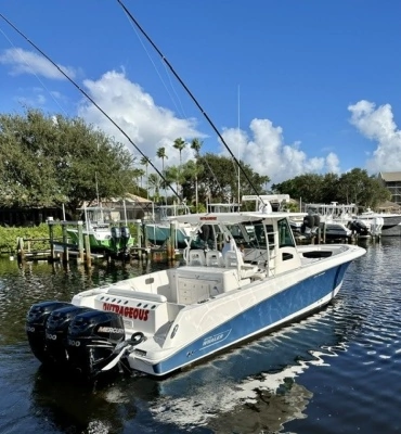 Boston Whaler 370 Outrage Yacht For Sale