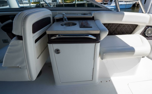 Unplugged 28ft Cobalt Yacht For Sale
