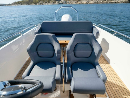 Nimbus Tender 8 Helm Seating