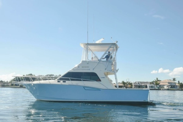 2001 Cabo 35