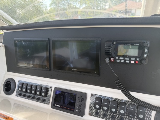 Cutwater 24 - Helm