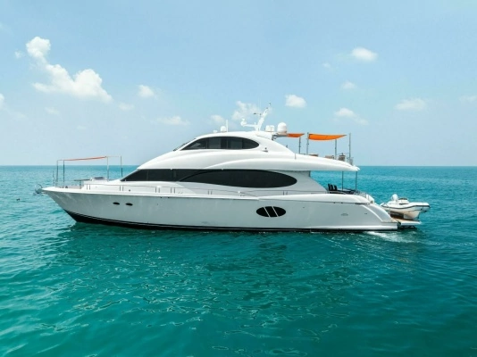 Photo of the 2006 Lazzara Yachts 84 Skylounge "Voyager"