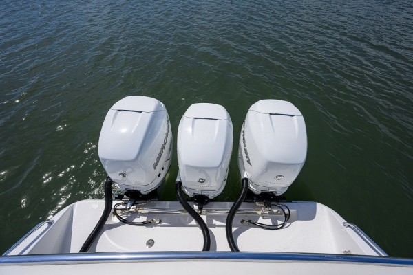 Bahama 41 - Exterior Engines