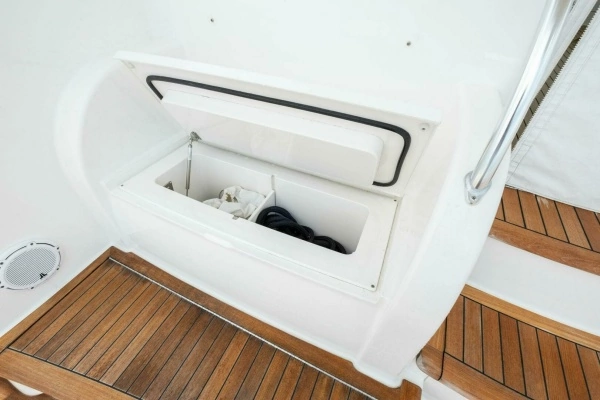 2015 Viking 52