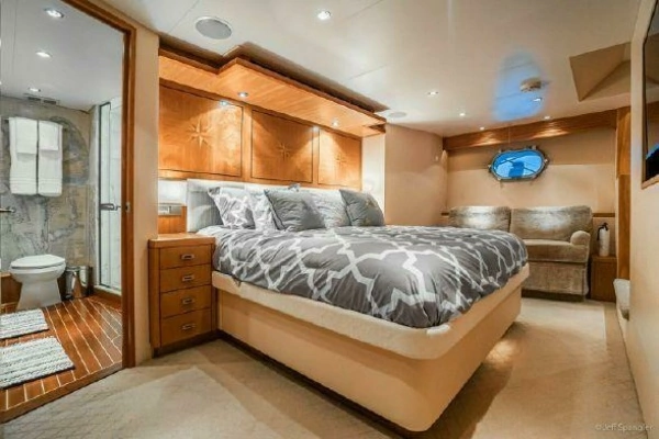 Photo of the 2008 Hatteras 77 Enclosed Bridge "Desperado"