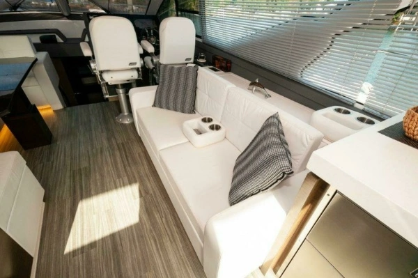 2019 Cruisers Yachts 60