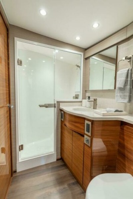 Viking 54 Convertible - Ensuite Head