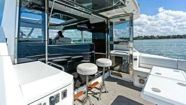 2019 Cruisers Yachts 45