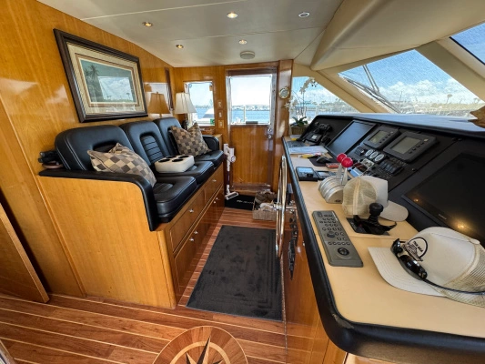 2002 Hatteras 75